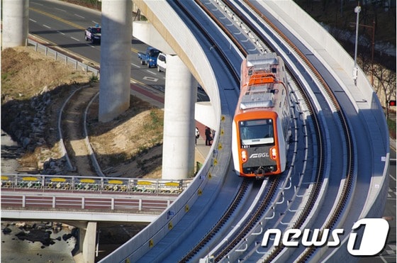 부산김해경전철. 뉴스1 DB