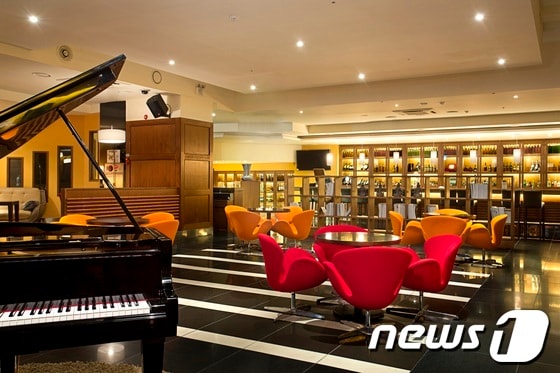 노보텔 앰배서더 부산의 르부숑 바.© News1 