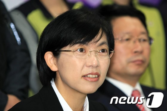 이정희 통합진보당 대통령후보가 31일 오전 광주시의회에서 기자회견을 가졌다.© News1 김태성 기자