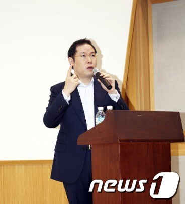 조현상 효성 산업자재PG장이 2012년 하반기 대졸공채 채용설명회에 참석해 강의하고 있다. (사진=효성 제공)© News1