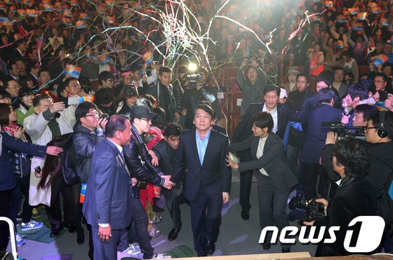 安 팬클럽 '해피스', 문재인 지지 선언 - 뉴스1