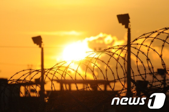 석양이 지는 쿠바 관타나모 수용소 전경 © AFP=News1 