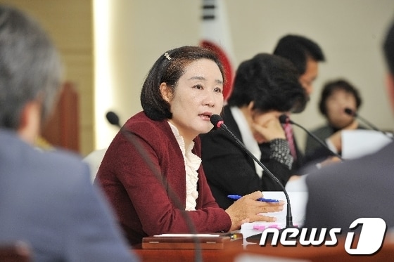 장형옥 경기 광주시의원이 29일 건축과 행정감사에서 국유지 위 지상 불법건축물 행정대집행에 대해 질의하고 있다. © News1  