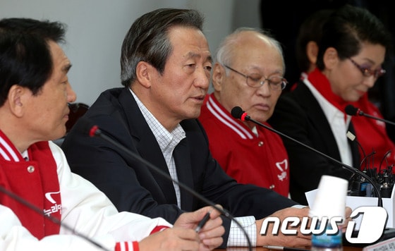 정몽준 새누리당 중앙선거대책위원장이 8일 오전 서울 여의도 당사에서 열린 중앙선거대책위원회 전체회의에서 모두 발언을 하고 있다. 2012.11.08/뉴스1 © News1 박정호 기자