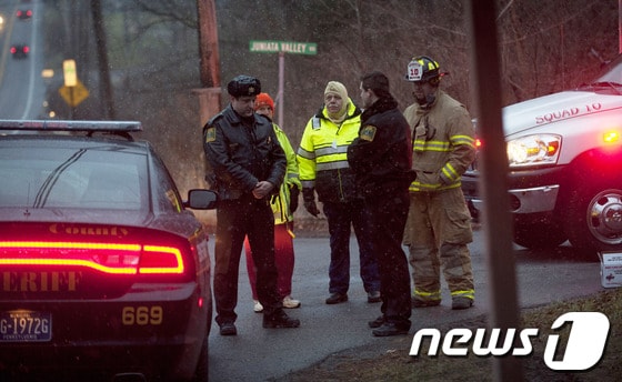 미국 펜실베니아주 프랭크스타운에서 21일(현지시간) 총기난사 사건이 발생했다. 용의자는 3명을 죽인 후 도주하다 경찰에게 사살당했고, 경찰관 3명도 부상을 입었다. ©AFP=News1