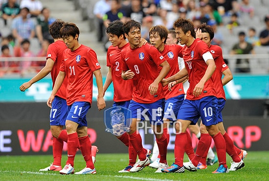 2012 런던올림픽 대표팀이 숙적 일본과 맞붙어 동메달을 획득한 올림픽 3-4위전이 축구 팬들이 뽑은 2012년 올해의 경기 1위에 선정됐다.     대한축구협회(KFA) 제공   © News1  