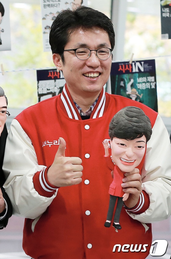                                              27일 박근혜 대통령 당선인의 대통령직인수위원회 청년특별위원회 위원장으로 임명된 김상민 의원 2012.12.27/뉴스1 © News1 송원영 기자