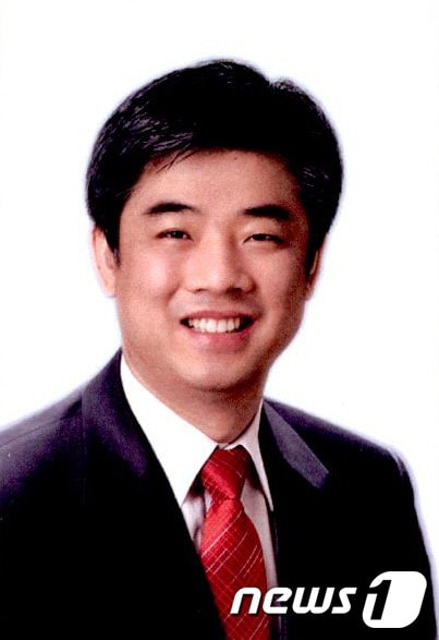 김병욱(金炳旭) 1965/04/15(46세) 경기 성남시 분당구 수내3동, 국민대학교 대학원 경영학과 졸업(경영학박사)(현)손학규대표 정책특보(현)민주당분당을 지역위원장 © News1 이동근 인턴기자