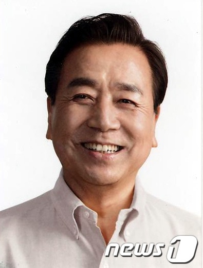 김정길(金正吉) 1945/05/28 (66세) 부산 부산진구 개금동, 부산대학교 문리과대학 생물학과 졸업(현) 정당인(전) 행정자치부 장관(전) 국회의원(2선) © News1 이정선 인턴기자