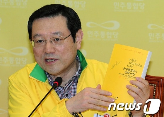  이용섭 민주통합당 정책위의장.. © News1 이종덕 기자