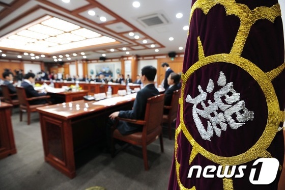 지난 3월 19일 과천 중앙선거관리위원회에서 열린 중앙 및 전국 시도 선관위 위원장회의에서 김능환 위원장이 인사말을 하고 있다. © News1 이석호 기자