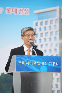 송용덕 롯데호텔 대표가  롯데시티호텔대전 기공식에서  인사말을 하고 있다.© News1 