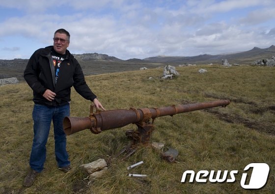포클랜드에 남아 있는 1982년 전쟁 당시 사용의 대포.© AFP=News1 