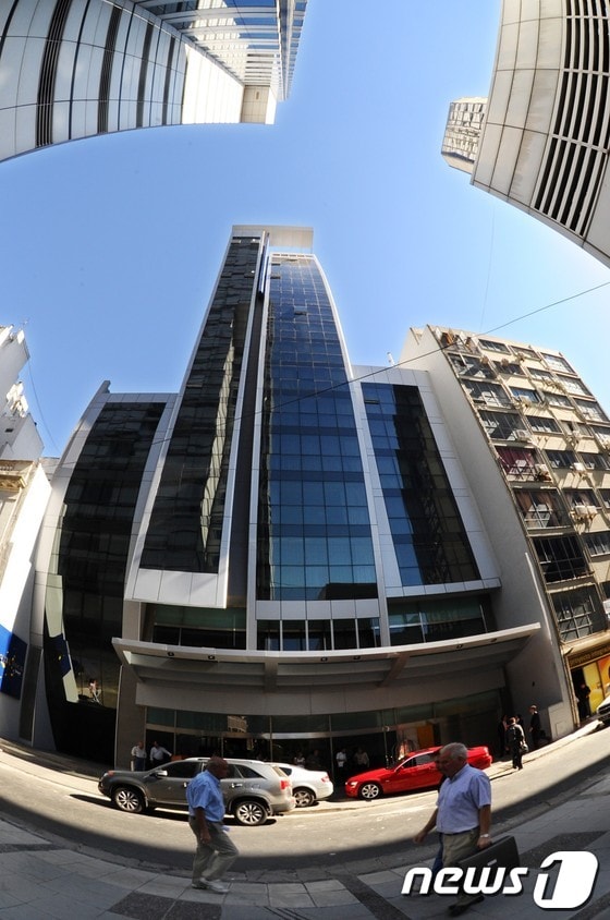 아르헨티나 부에노스아이레스에 세계 최초로 축구 테마호텔이 들어섰다. 보카 호텔 정면 사진. ©AFP= News1 