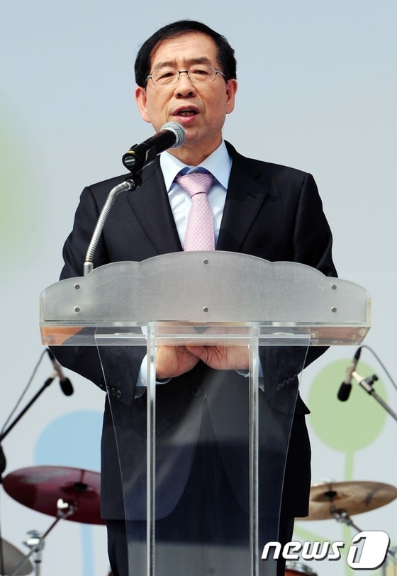 박원순 서울시장이 20일 오후 '희망서울 누리축제'에서 인사말을 하고 있다. 2012.4.20/뉴스1 © News1 이정선 인턴기자