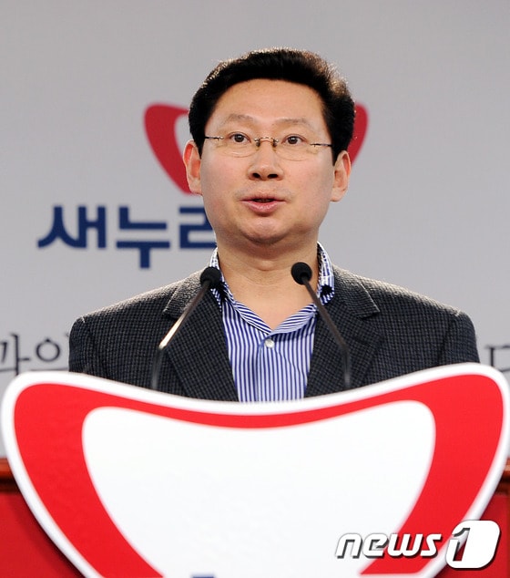 새누리당 이상일 대변인이 22일 서울 여의도 당사에서 브리핑을 하고 있다. 2012.4.22/뉴스1 © News1 양동욱 기자