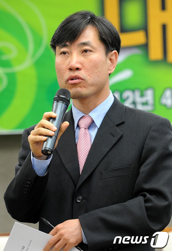 새누리당 하태경 국회의원 당선자가 24일 오전 서울 중구 프레스센터에서 열린 '대북방송협회 창립식'에서 축사를 하고 있다. 대북방송협회는 열린북한방송, 북한개혁방송, 자유북한방송, 자유조선방송, 4개 방송사가 함께 모여 만든 협회다. 2012.4.24/뉴스1 © News1 박지혜 인턴기자