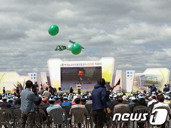 한국농수산식품유통공사(aT)는 30일 오후 나주시 혁신도시 현장에서 열린 신사옥 건립 착공식./사진제공=aT 전남본부© News1 