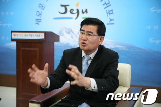 김재봉 서귀포시장이 4울 9일 서귀포시청 기자실에서 취임 100일을 맞아 기자회견을 하고 있다 © News1 제주취재본부 김길중 기자