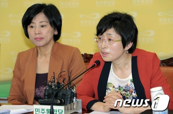                                                                                                           은수미 민주통합당 의원(오른쪽)   © News1 이종덕 기자