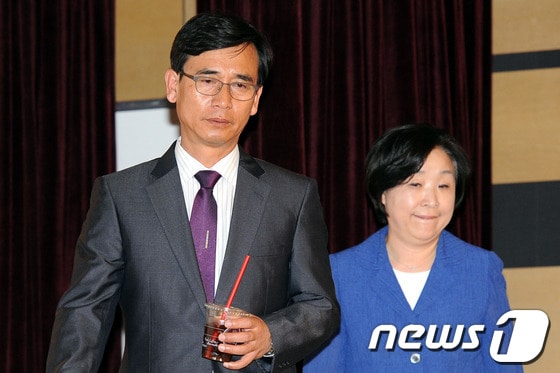 비례대표 경선 부정 수습책을 놓고 당권파와 비당권파가 연일 격돌하고 있는 통합진보당이 10일 오후 대방동 서울여성플라자에서 전국운영위원회를 개최했다. 유시민, 심상정 공동대표가 전국운영위에 참석하고 있다.2012.5.10/뉴스1 © News1 이광호 기자