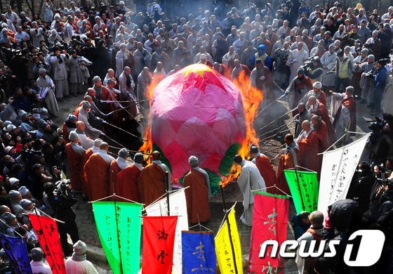 제16회 울산시사진대전에서 대상을 차지한 이경호씨의 '다비식' / 사진제공=울산사협 © News1