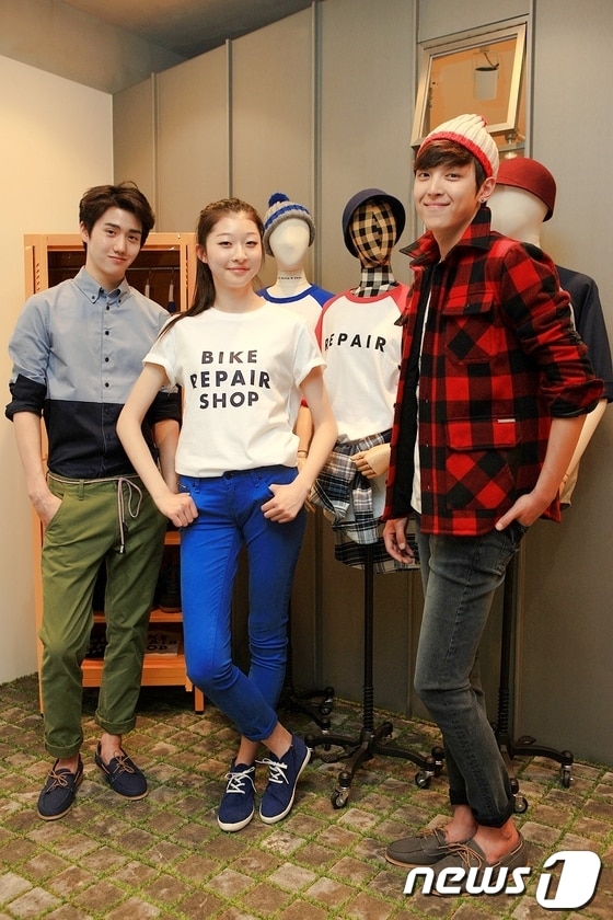 '바이크 리페셔 샵'을 입은 모델들이 포즈를 취하고 있다. (사진=제일모직 제공)© News1 