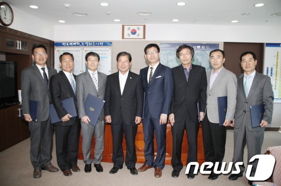 이천 무료법률상담 관 위촉장 수여/사진제공=이천시청© News1 