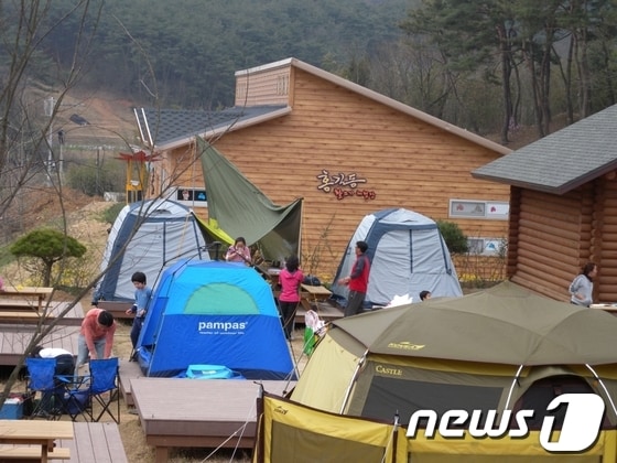 전남 장성군 홍길동테마파크 야영장./사진제공=장성군© News1
