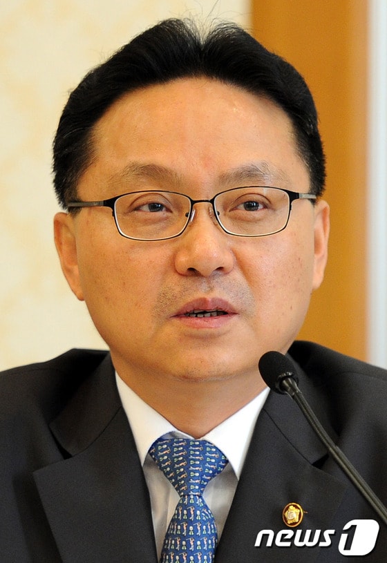 탈북자 출신의 새누리당 조명철 의원이 15일 오전 국회 귀빈식당에서 열린 탈북단체장 초청 간담회에 참석해 인사말을 하고 있다.2012.6.15/뉴스1 © News1   이광호 기자