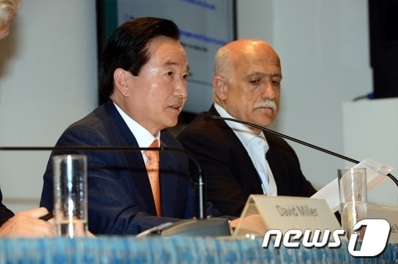 강운태 광주시장이 18일 오후 Rio+20 특별세션 주제발표를 하고 있다. © News1 