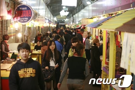 지난해 대인예술야시장 개장 모습./사진제공=광주시 © News1 