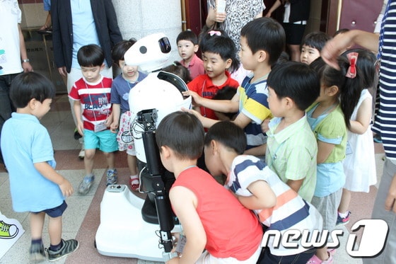 로봇 ‘목이와 원이’ © News1 
