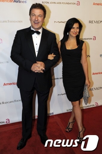  알렉 볼드윈과 힐라리아 토머스 AFP PHOTO / TIMOTHY A.CLARY © News1 