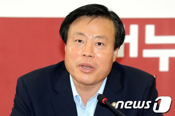 대법관 인사청문회특위 간사인 새누리당 이한성 의원이 17일 오후 국회 원내대표실에서 기자간담회를 열고