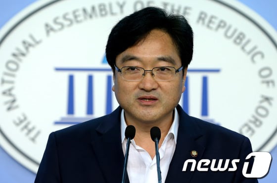                                                                                             우원식 민주통합당 원내대변인 2012.7.31/뉴스1 © News1 박정호 기자