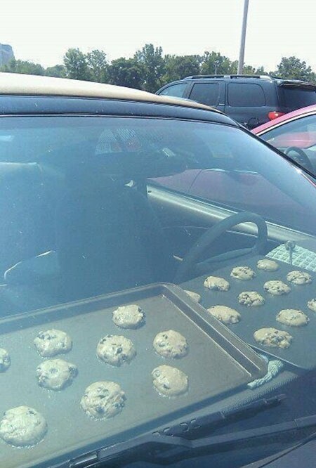 차량 안의 쿠키가 구워지고 있는 것 처럼 보이는 사진. © News1 