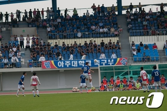 전남 영광군이 올해 유치한 전국대학동아리 축구대회 경기모습./사진제공=영광군© News1 