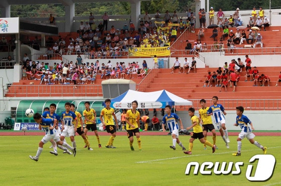 2012년 제48회 추계 한국중등축구연맹전 경기모습./사진제공=영덕군© News1 