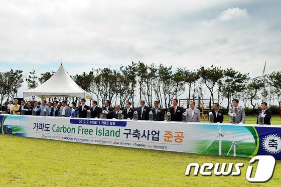제주도는 10일 ‘가파도 탄소없는 섬 구축사업’을 마무리해 가파도 풍력발전 부지에서 기념식을 열었다. © News1 한종수 기자 