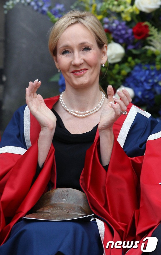 '캐주얼 베이컨시' 표지. (사진=CNN) © News1  