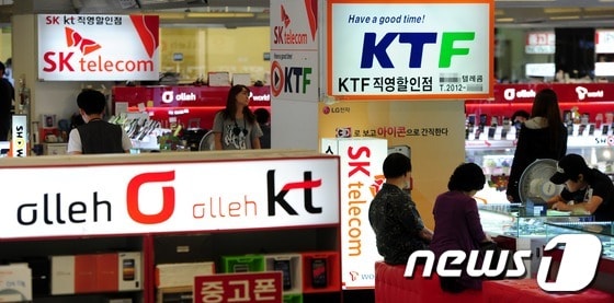 휴대폰 매장이 밀집한 서울의 한 대형 전자상가(기사 내용과 무관)© News1   이정선 기자