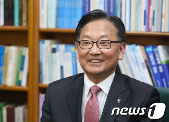 유일호 새누리당 대변인 © News1 양동욱 기자