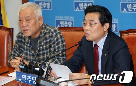 민주당 전병헌 원내대표가 10일 오전 서울 여의도 국회에서 열린 24시 비상국회 운영본부회의에서 모두발언을 하고 있다. 2013.10.10/뉴스1 © News1   오대일 기자