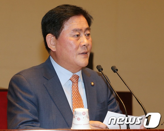 최경환 새누리당 원내대표. 2013.10.10/뉴스1 © News1   송원영 기자