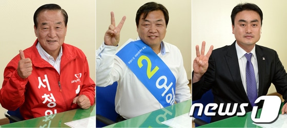 10.30 재보궐선거 경기 화성갑 새누리당 서청원 후보&#40;왼쪽부터&#41;, 민주당 오일용 후보, 통합진보당 홍성규 후보가 10일 오후 경기도 화성 화성시선거관리위원회에서 재보궐선거 후보 등록을 하며 손으로 기호를 들어보이고 있다.후보자들은 17일부터 공식적인 선거운동을 시작한다. 2013.10.10/뉴스1 © News1 박세연 기자