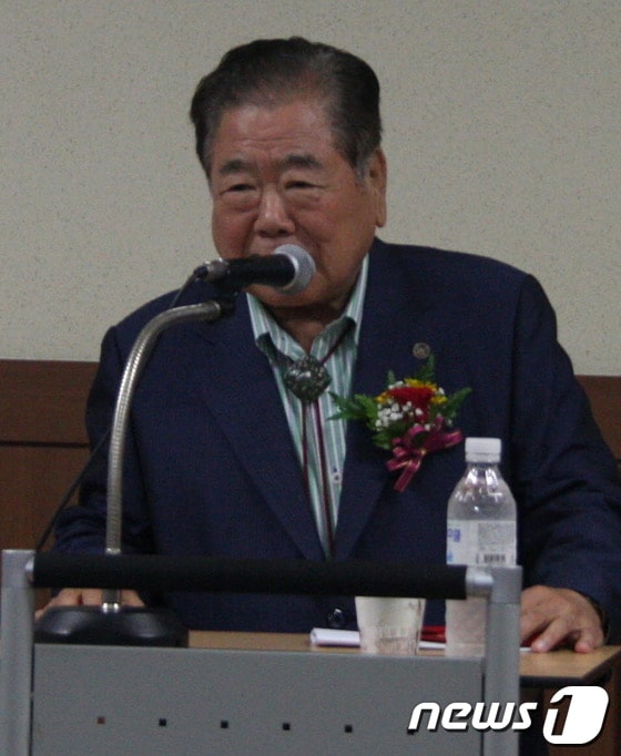 정영호 단국대 석좌교수가 10일, 단양평생학습센터에서 열린 '온달장군 학술대회'에서 주제 발표를 하고 있는 모습. © News1 목성균 기자