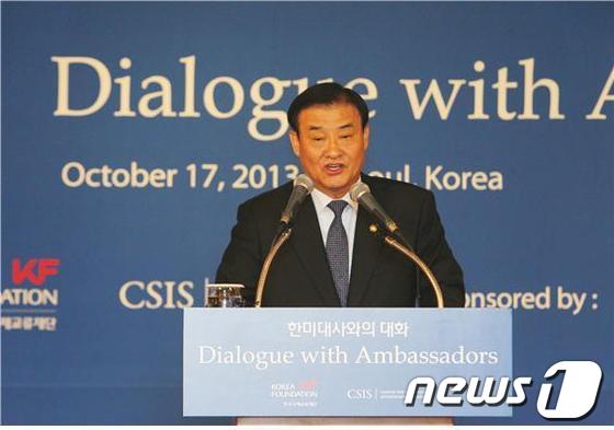 강창희 국회의장이 17일 한미동맹 60주년 &#39;한미 대사와의 대화&#39; 행사에 참석해 축사를 하고 있다.&#40;국회 대변인실 제공.&#41;© News1 