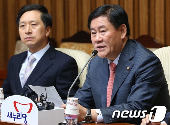 최경환 새누리당 원내대표. 2013.10.18/뉴스1 © News1   송원영 기자