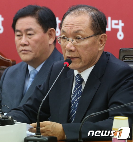 황우여 새누리당 대표가 2일 오전 서울 영등포구 여의도 당사에서 열린 최고중진연석회의에서 모두 발언을 하고 있다. 황 대표는 이날 회의에서 